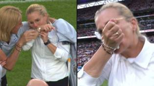 令人心碎的原因萨琳娜·威格曼（Sarina Wiegman）在欧元决赛中亲吻了她的手腕