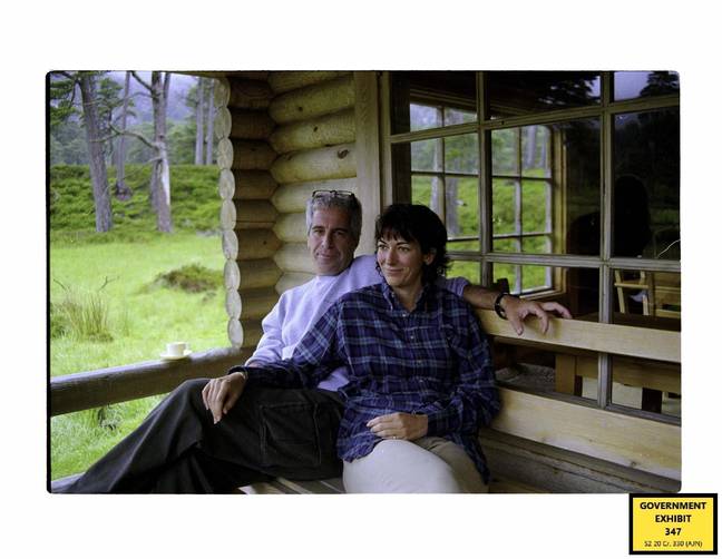 麦克斯韦和爱泼斯坦在小木屋。信用：PA