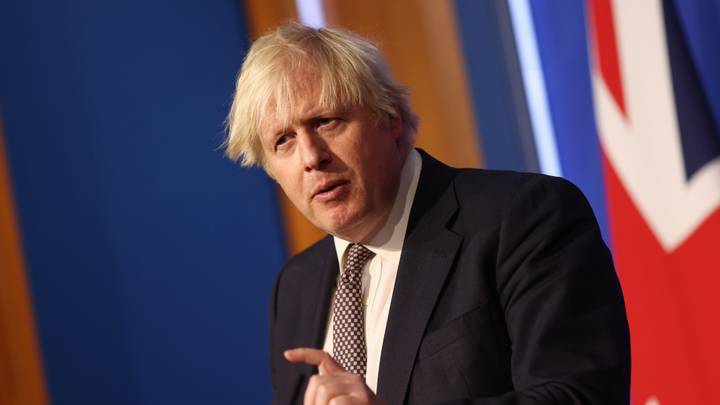 鲍里斯·约翰逊（Boris Johnson）正在考虑从非法吸毒者那里获得护照