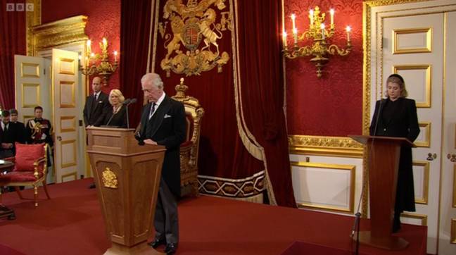 查尔斯国王和潘妮·莫达特（Penny Mordaunt）在今天上午的枢密院会议上。学分：BBC