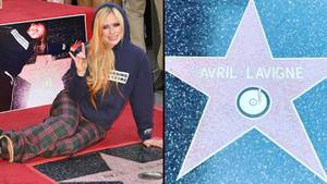 艾维利·拉维尼（Avril Lavigne）在好莱坞的名人之旅中获得了明星