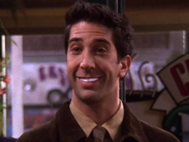 当罗斯（Ross）的牙齿美白糟糕的错误时，我想到了著名的朋友情节。信用：华纳兄弟。