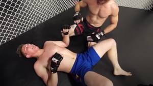 录像显示杰克·保罗（Jake Paul）在未来的MMA首次亮相之前在凯奇（Cage）打架