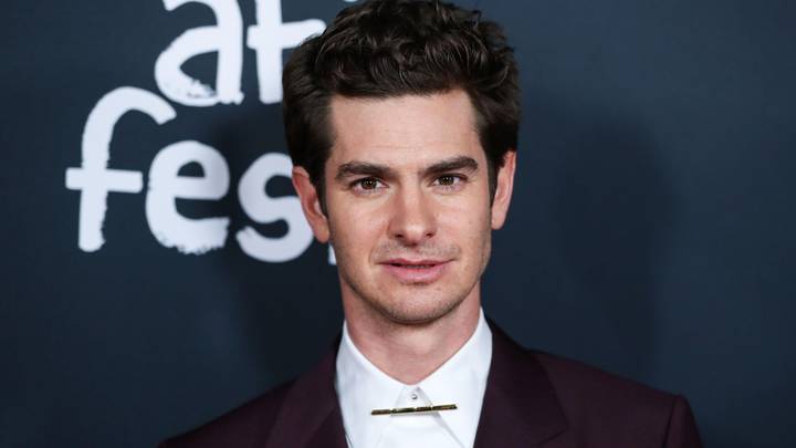 安德鲁·加菲尔德（Andrew Garfield）证实了病毒式送货司机谁吹嘘他的蜘蛛侠封面在说实话