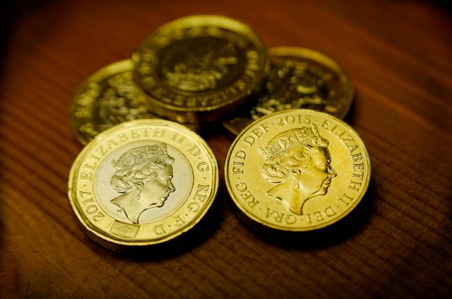 伊丽莎白二世在英国硬币上的最新形象是从2015年开始，在她的统治时期发生了五次。学分：史蒂夫·骑士 /阿拉米库存照片