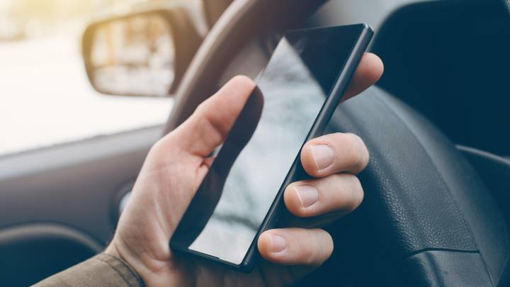 法律漏洞，允许驾驶员避免罚款，如果发现的触摸电话将在下个月结束