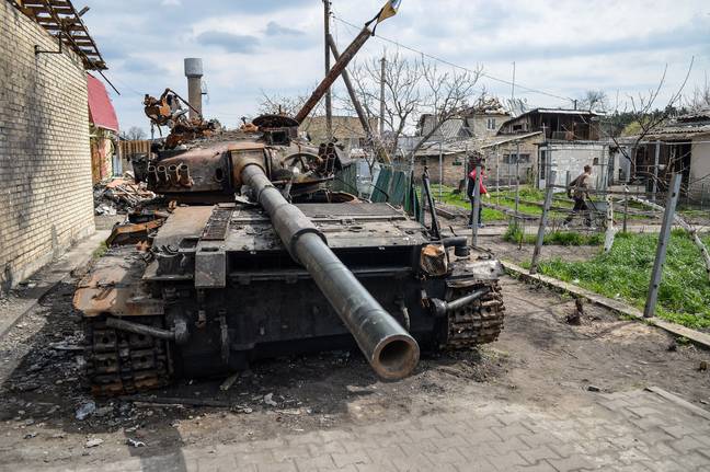 基辅地区被摧毁的俄罗斯坦克。图片来源：Abaca Press / Alamy Stock Photo