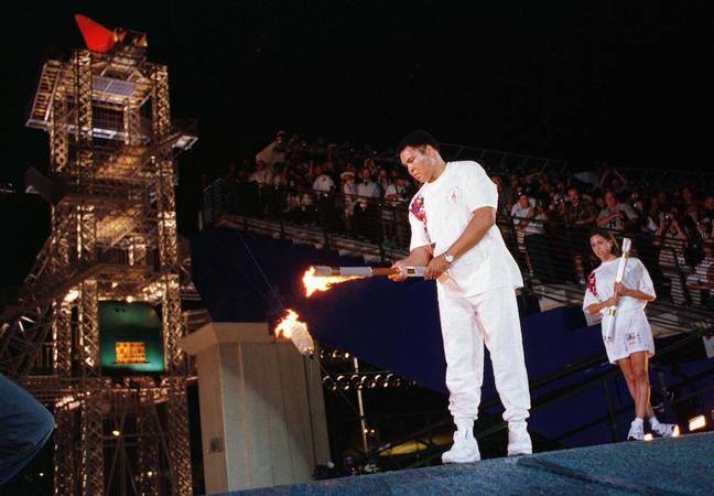 穆罕默德·阿里（Muhammad Ali）在1996年点燃了奥林匹克火炬，目前是最受欢迎的电视活动。学分：路透社/阿拉米股票照片