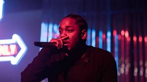 肯德里克·拉马尔（Kendrick Lamar）在格拉斯顿伯里（Glastonbury）表演什么时候？