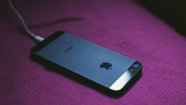 一夜之间为iPhone充电可能会杀死其电池。学分：Stocksnap/pixabay
