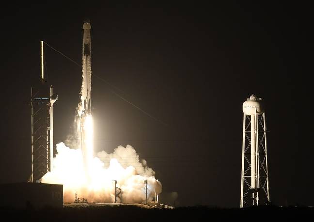 SpaceX工艺品在将近两年后准备脱口。学分：SOPA图像有限/Alamy Stock Photo