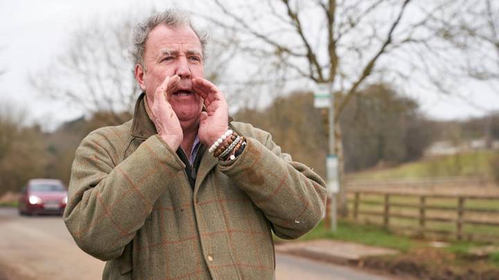 杰里米·克拉克森（Jeremy Clarkson）击中了“ mo吟村民”，他说农场使他们迟到了医疗任命