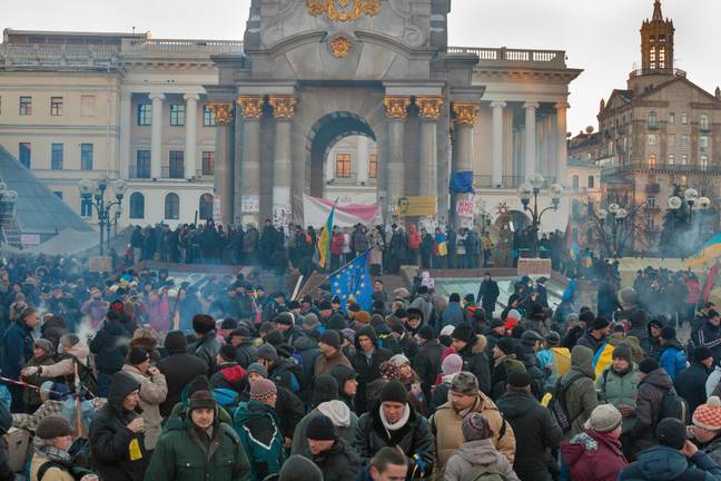 抗议活动于2013年在乌克兰爆发，人们要求独立。信用：Alamy
