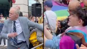 HeartStopper演员对伦敦Pride的同性恋恐惧症人群具有令人难以置信的令人心动的反应