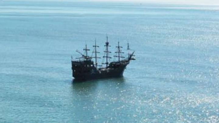 Google Maps用户在巴西海岸附近发现了巨大的木制“海盗船”