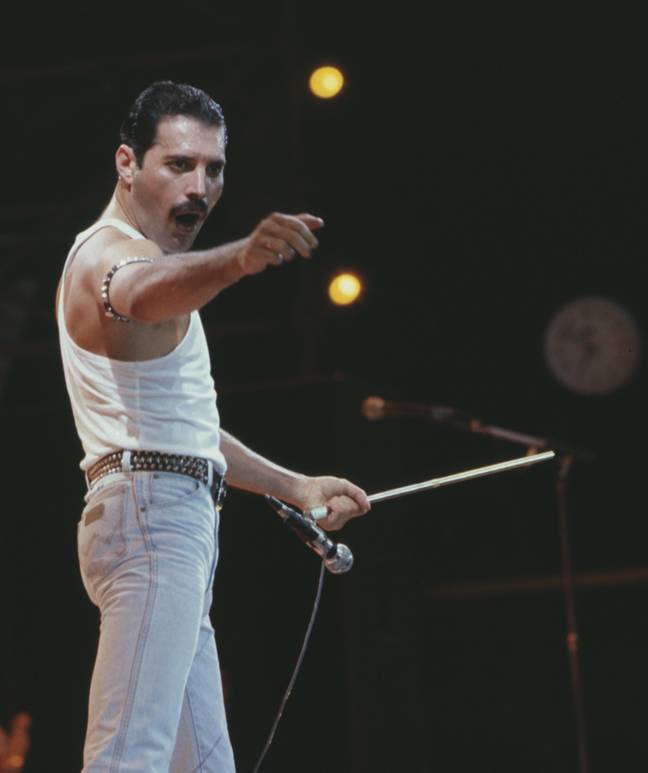 Freddie Mercury在1985年在Live Aid演出。贷方：Alamy