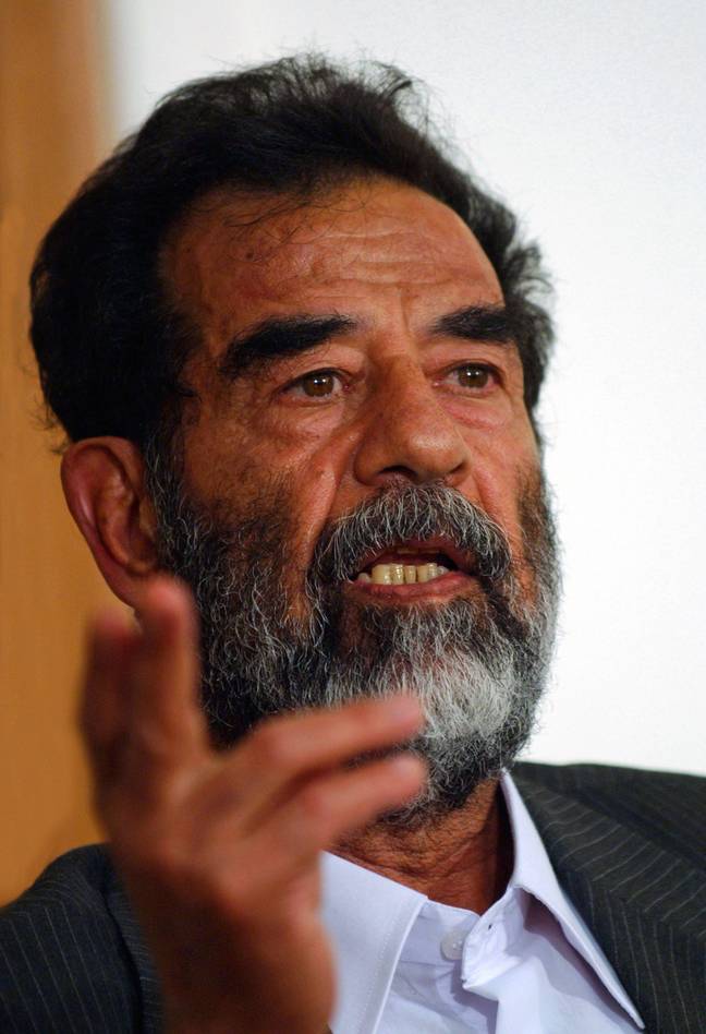 萨达姆·侯赛因（Saddam Hussein）在2006年的审判中讲话。