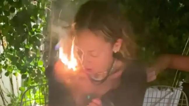 妮可·里奇（Nicole Richie）试图吹出生日蛋糕蜡烛，不小心将自己的头发放火。信用：Instagram“loading=