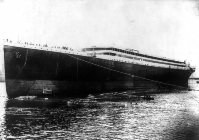 RMS泰坦尼克号在110年前击中了冰ber。学分：GL档案/Alamy Stock Photo