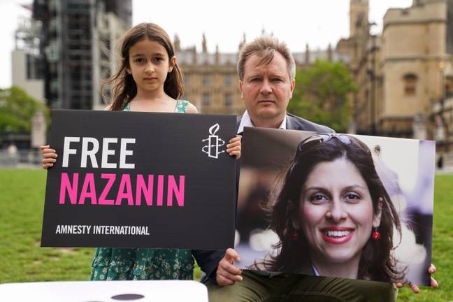 纳粹·扎哈里·拉特克利夫（Nazanin Zaghari-Ratcliffe）的女儿和丈夫抗议她的释放。信用：Alamy