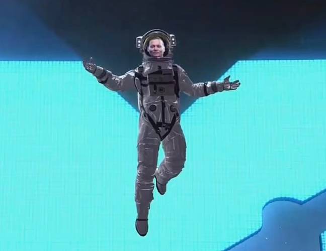 约翰尼·德普（Johnny Depp）出现在MTV VMA上的月亮徽标。学分：MTV
