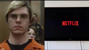 Netflix在Je必威备用网ffrey Dahmer Story的成功之后，将怪物续签了两个季节“loading=