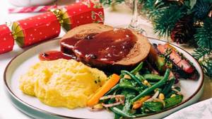 英国的第一个纯素食屠夫推出了79英镑的圣诞晚餐