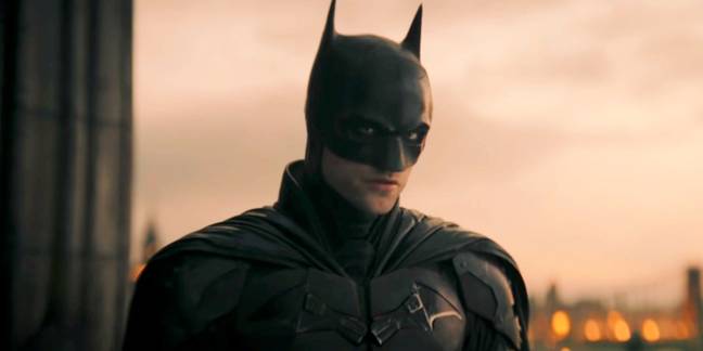 R-Patz穿着他的新蝙蝠服。信用：华纳兄弟。