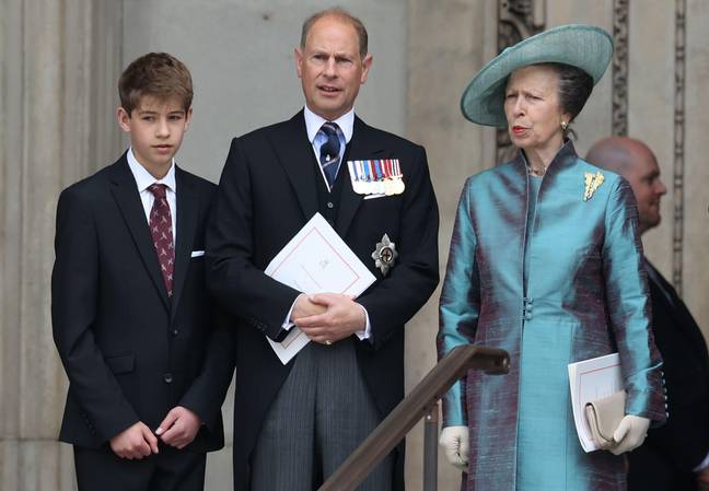詹姆斯（James）与父亲爱德华王子（Prince Edward）和他的姨妈安妮（Anne）今年早些时候。学分：詹姆斯·董事会 /阿拉米股票照片