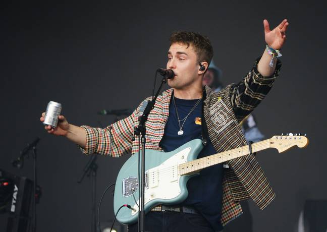 山姆·芬德（Sam Fender）在格拉斯托（Glasto）的表现是电动的（信用：alamy）