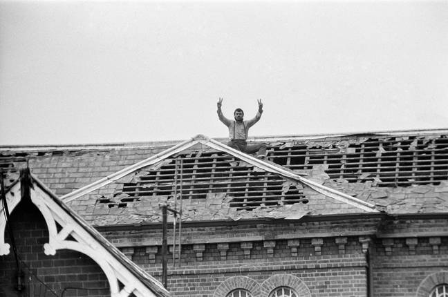 查尔斯·布朗森（Charles Bronson）在Broadmoor医院的屋顶上进行抗议：Alamy