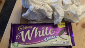 Man Receives Chocolate Bars Wrapped In Loo Roll Instead Of £1,000 iPhone