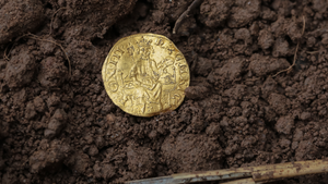 Metal Detectorist Founds Super Rare Coin Worth £648,000