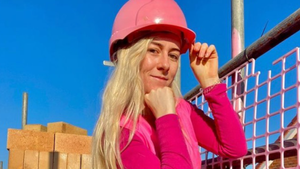 One Of Britain's Only Female Bricklayers Hits Back At Trolls Who Brand Her Unattractive