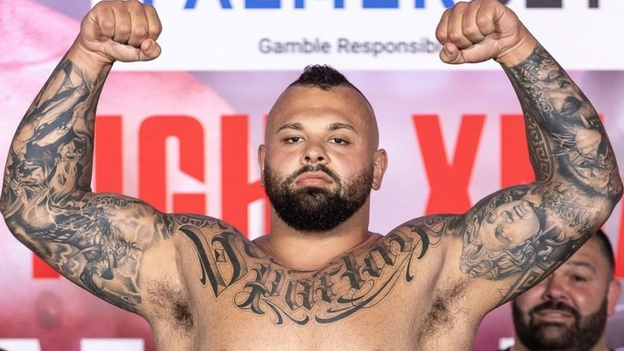 Former Australia’s Strongest Man Disqualified From Heavyweight Boxing Match For Behaving Like A ‘Dog’