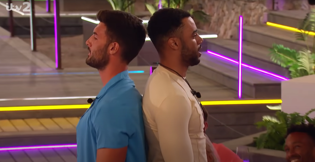 Liam and Tyler Cruickshank compared their heights on Love Island (Credit: ITV)