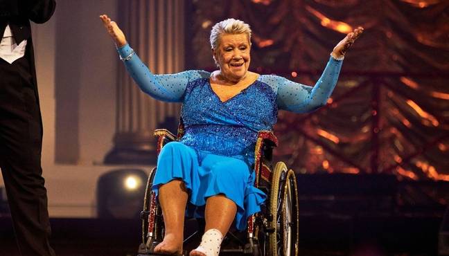 Laila Morse appeared on stage in a wheelchair after spraining her ankle. (Credit: ITV)