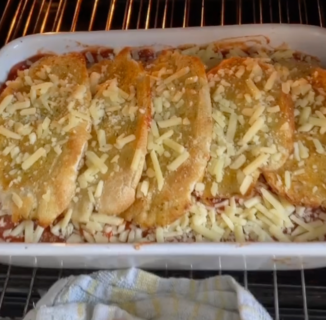 People are loving the garlic bread lasagne (Credit: TikTok/@foodmadesimple)