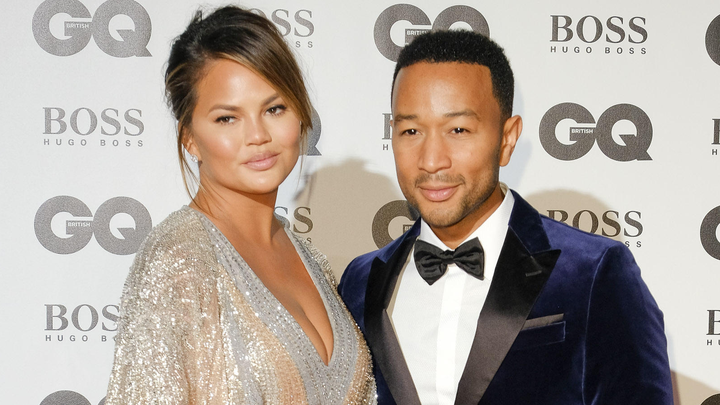 Fans Are In Stitches As Chrissy Teigen's Epic Fail Mixing Up British Bridges In Family Snaps