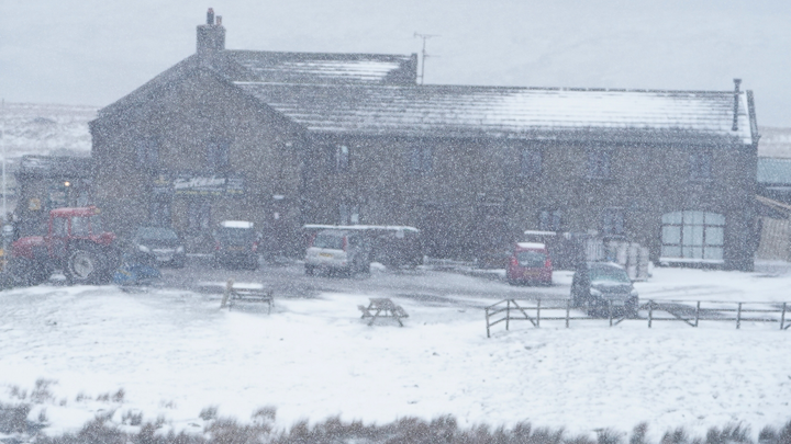 Punters Trapped In Yorkshire Pub For Third Night By Snow Enjoy Karaoke Evening