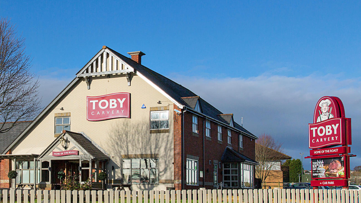 Customer Slams Toby Carvery Meal After Finding Snail In Roast Dinner