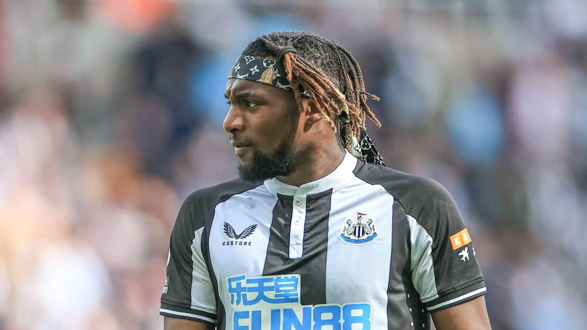 Nice star Allan Saint-Maximin plays entire game wearing a Gucci headband…  that costs £180