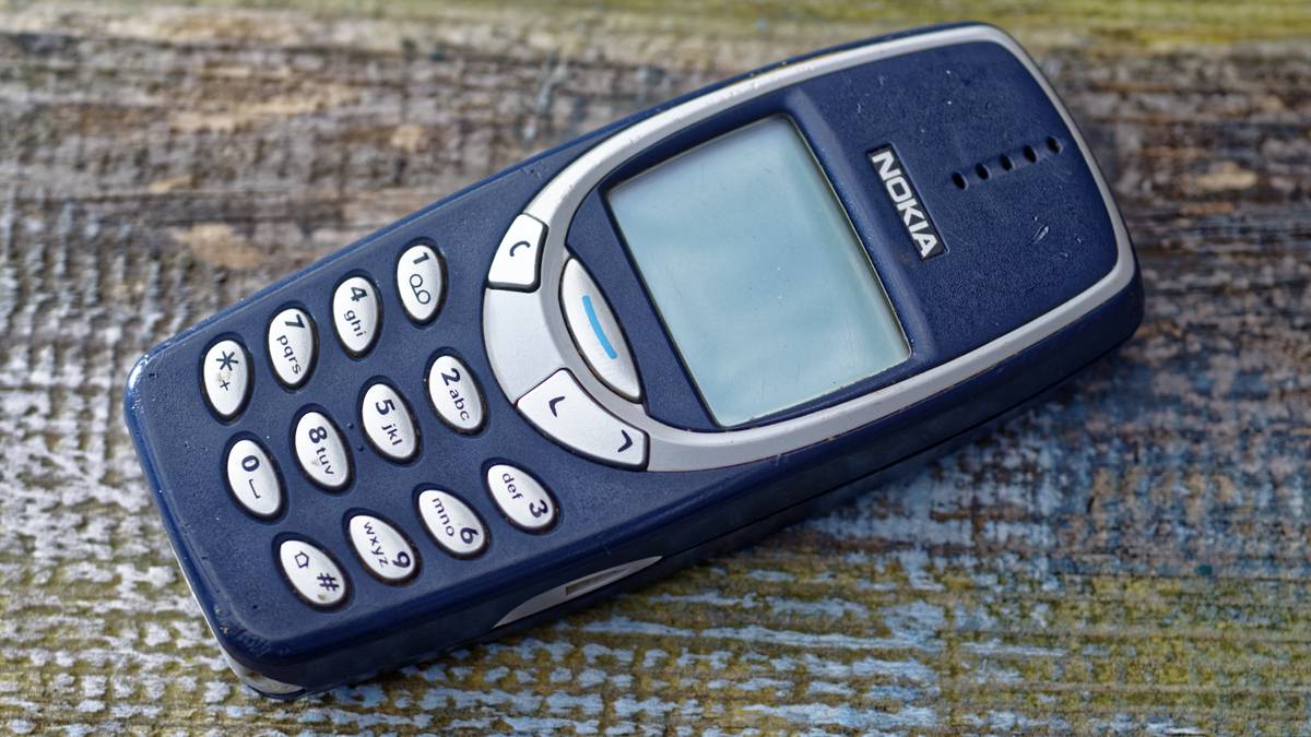 Nokia 3310 phone is back. And yes, it comes with Snake - CNET
