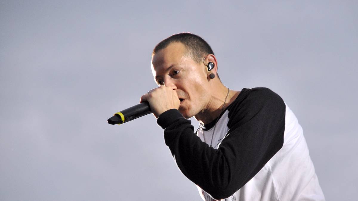 Linkin Park Release Heartbreaking Tribute To Chester Bennington Ladbible