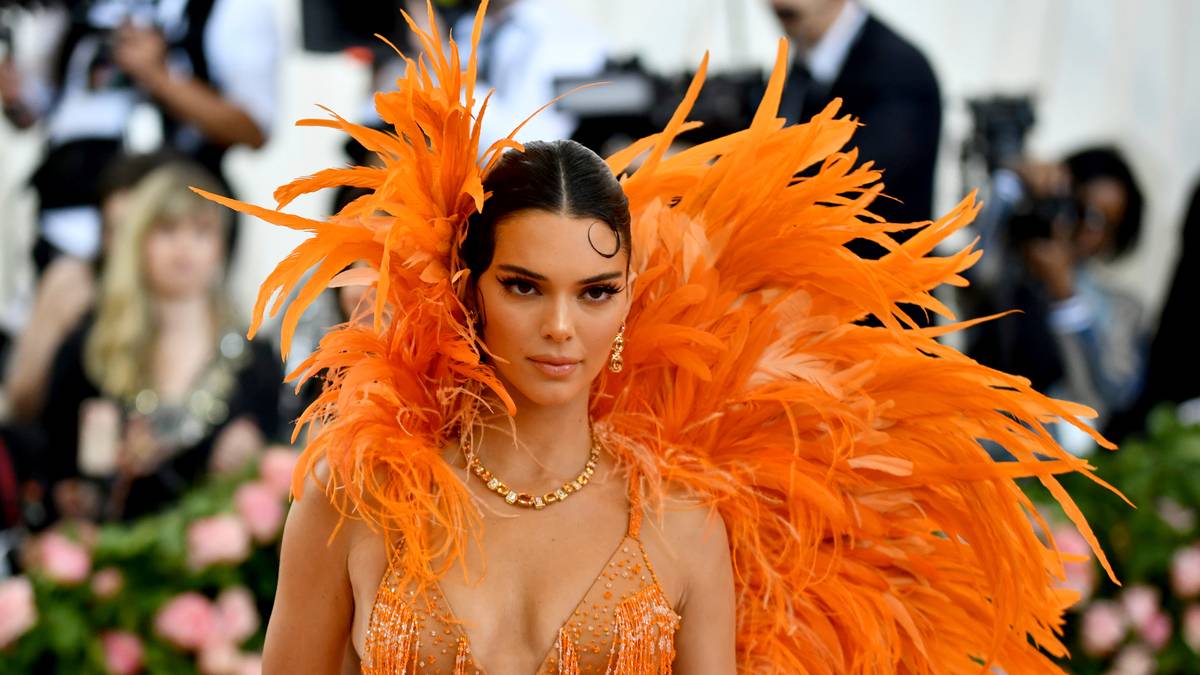 Kendall Jenner's Bronzer Makeup Trick Is Low-Key Genius, and Totally Free