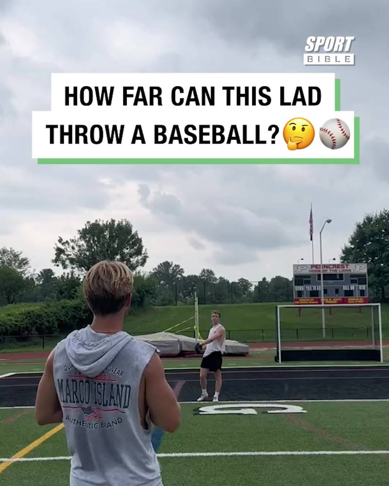 这个小伙子可以扔棒球多远？⚾️