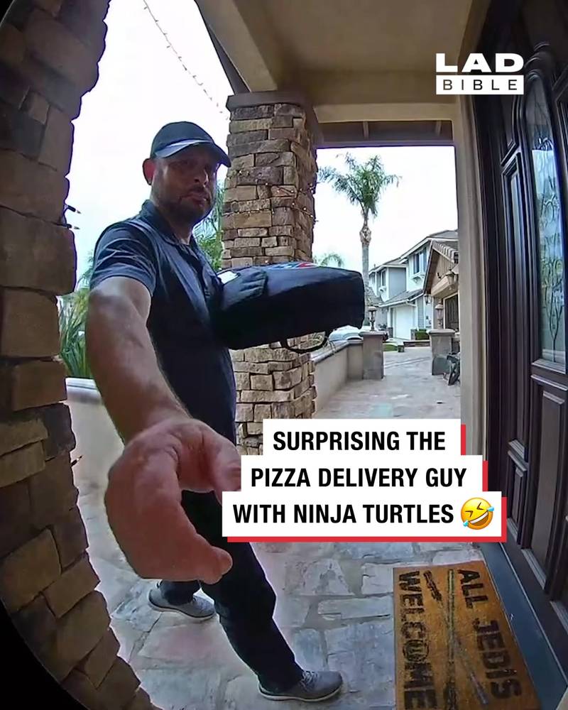 Surprising the pizza delivery guy with ninja turtles