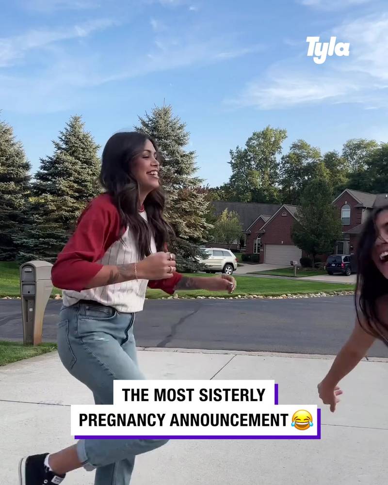 The most sisterly pregnancy announcement