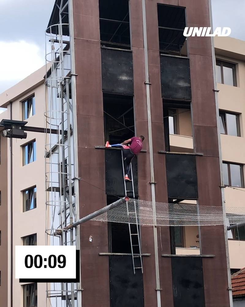 Firefighter Climbs building in record time