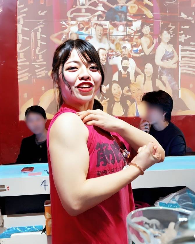 Tokyo's Muscle Girls Bar